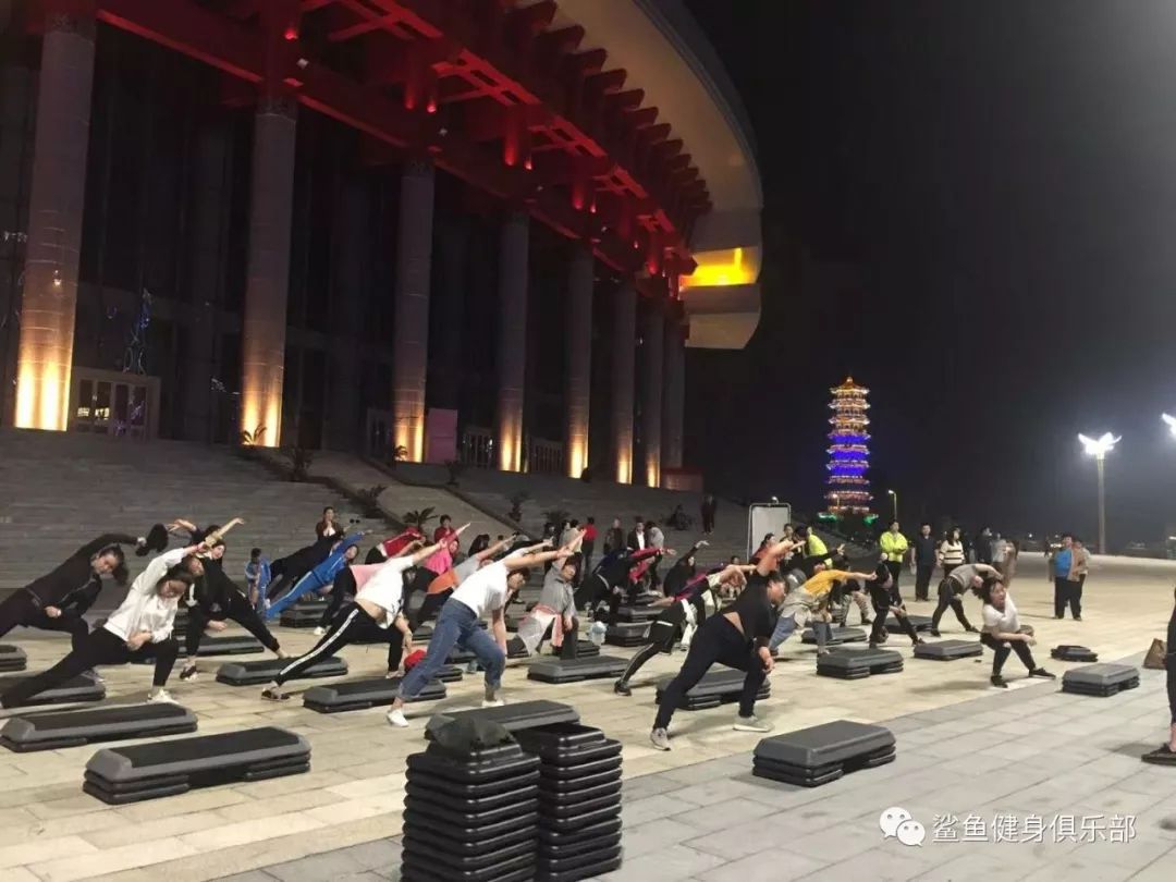 收腹有氧健身操_有氧收腹健身操视频_什么是收腹运动有氧操