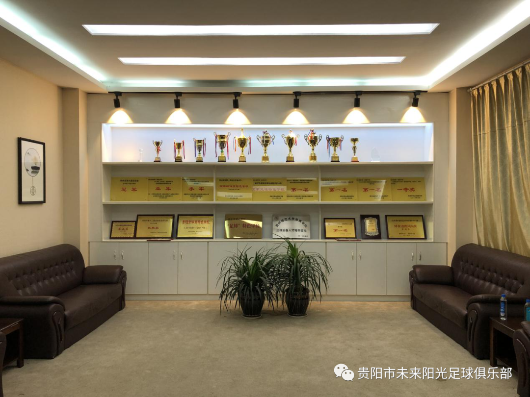 未来阳光足球俱乐部小升初精英班招生，专业