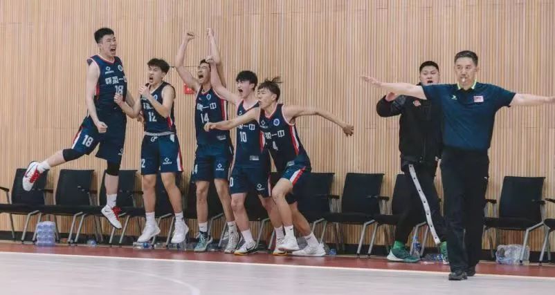 教小学生打篮球技巧_小学生打篮球的技巧视频教学_小学生学打篮球教学视频