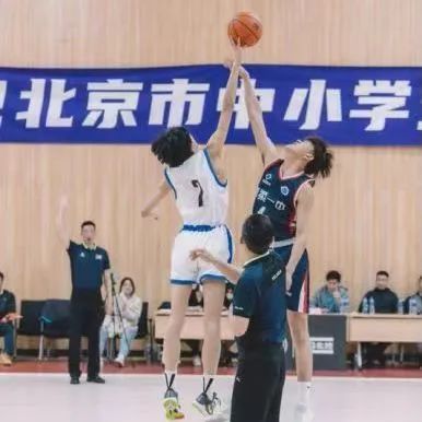 小学生学打篮球教学视频_小学生打篮球的技巧视频教学_教小学生打篮球技巧