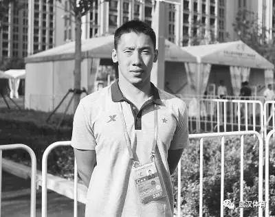 游泳冠军训练_军队游泳运动员冠军_游泳冠军人