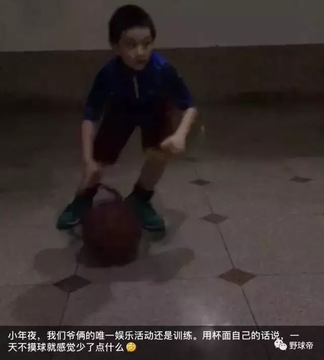 小学生打篮球教程_小学生打篮球的技巧视频教学_教小学生打篮球技巧
