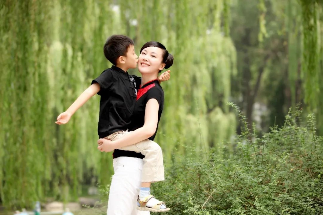 中外踢球队长足球技巧是什么_中外足球队长踢球技巧_踢足球外国