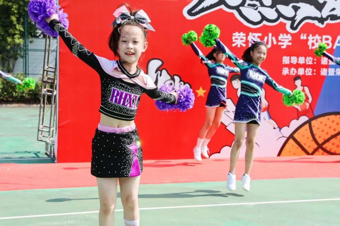 教小学生打篮球技巧_小学篮球怎么打_小学生打篮球的技巧视频教学