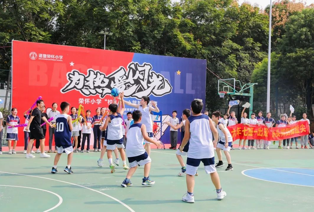 小学生打篮球的技巧视频教学_小学篮球怎么打_教小学生打篮球技巧
