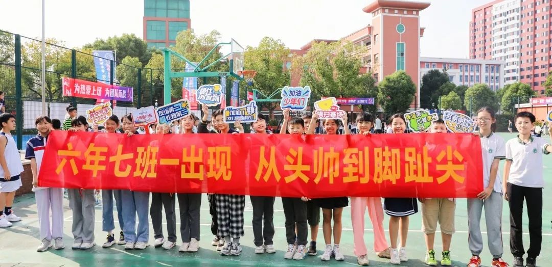 教小学生打篮球技巧_小学生打篮球的技巧视频教学_小学篮球怎么打