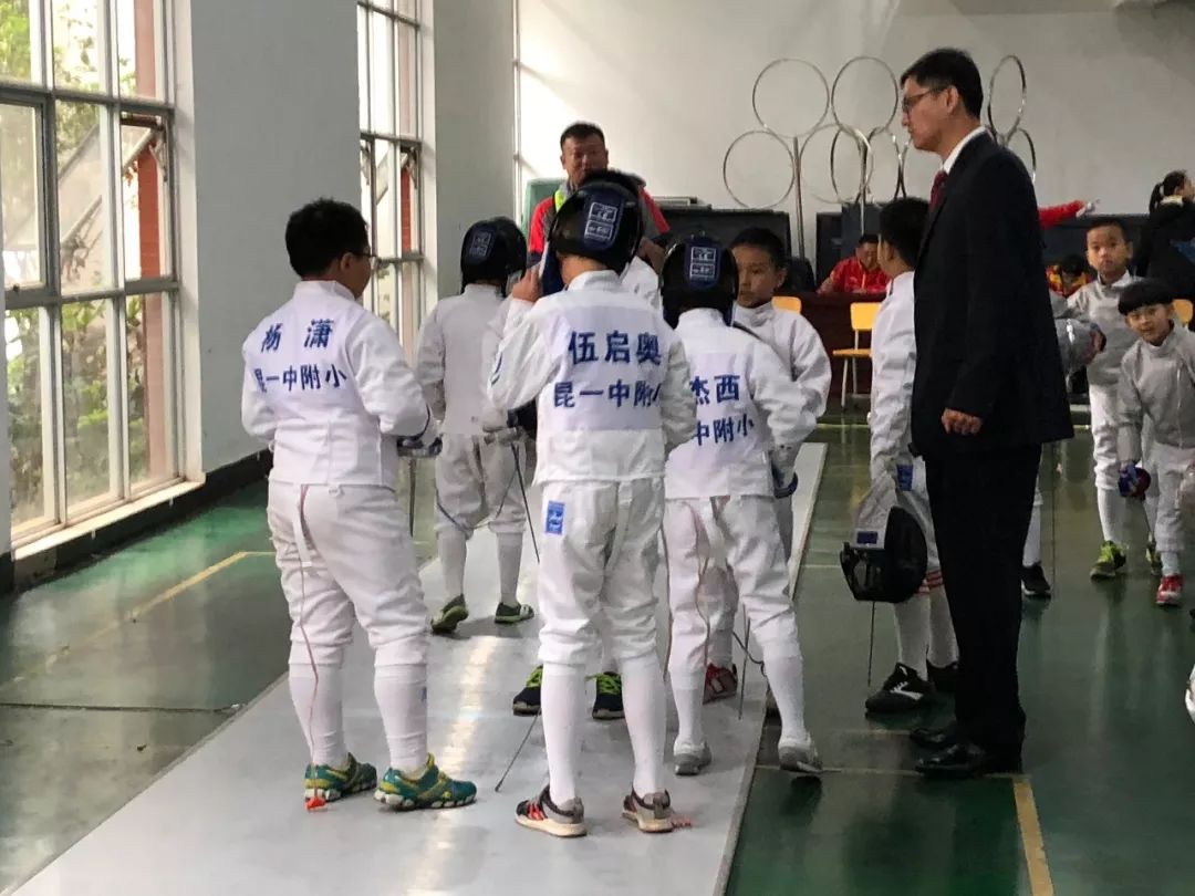 昆明哪里可以学击剑_昆明市击剑队_昆明市第三中学的击剑冠军