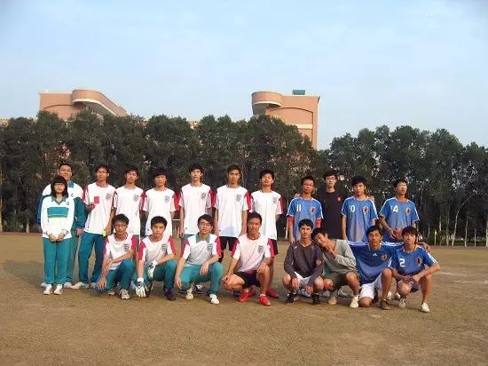 足球第一部规则诞生_足球的什么规则诞生了_足球规则的演变史