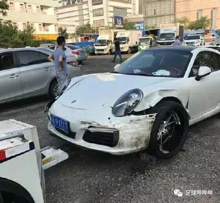 球迷唱国歌_足球小将获得冠军含泪唱国歌_足球比赛国歌