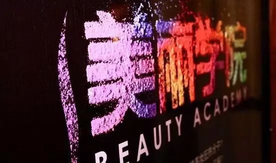 瑞典足球舞蹈技巧组合教学视频_瑞典足球技巧组合舞蹈教学_瑞典足球踢法