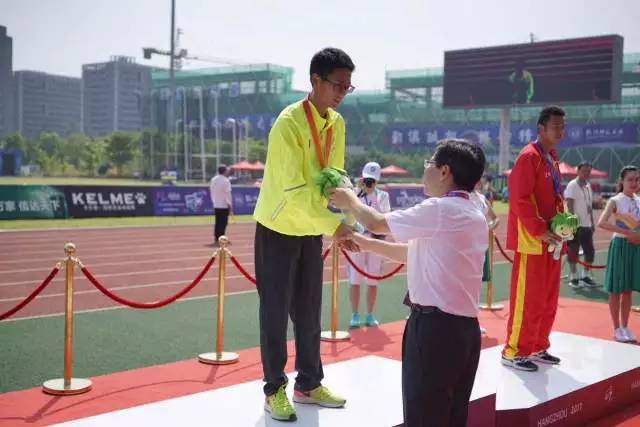 运动会高中领奖_高中运动会得奖发朋友圈的说说_高中运动会获奖感言