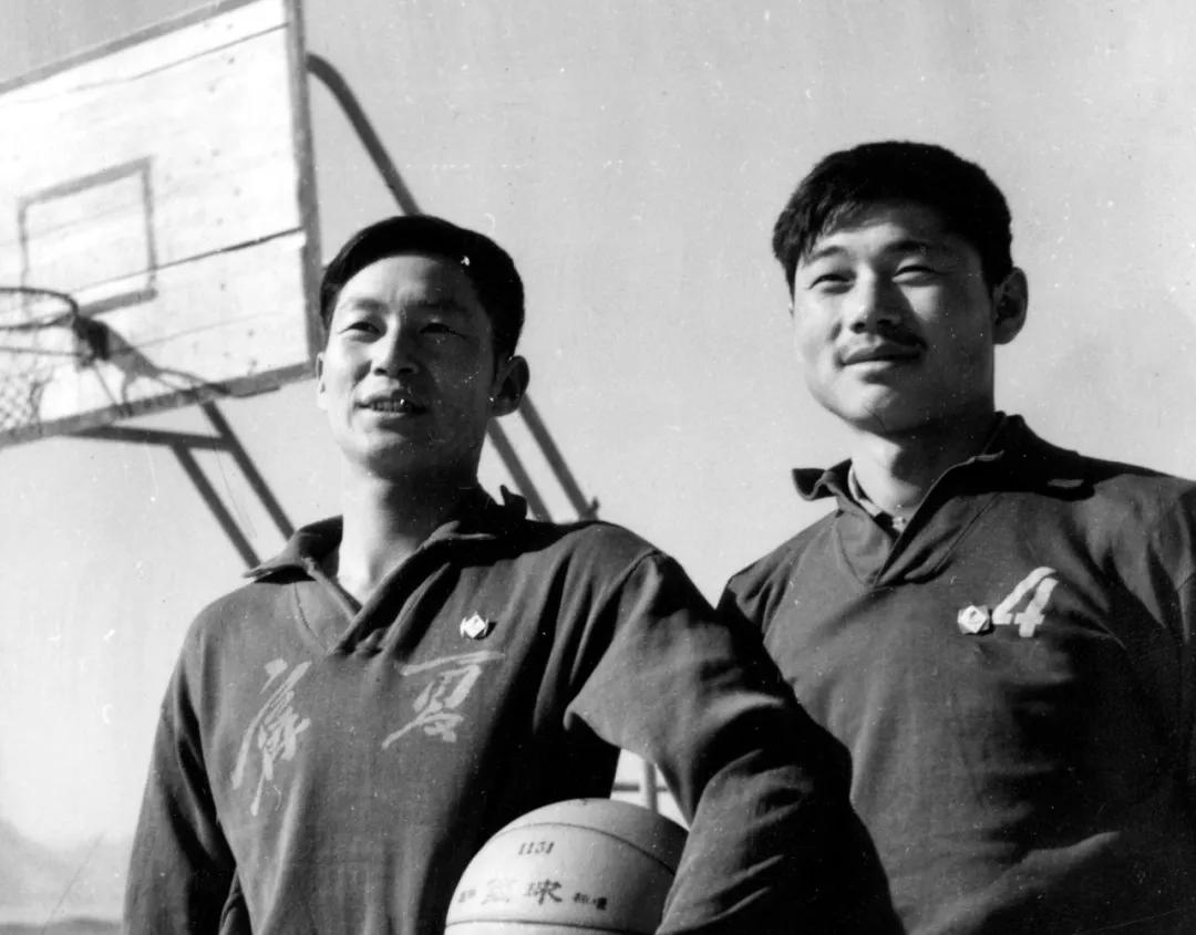 连云港篮球队_连云港第五届业余篮球冠军_连云港篮球明星