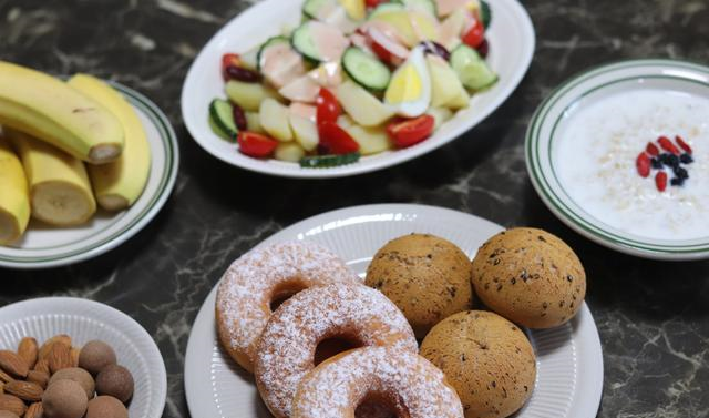 孩子的营养餐搭配_怎样和孩子搭配营养餐_小孩子营养搭配餐