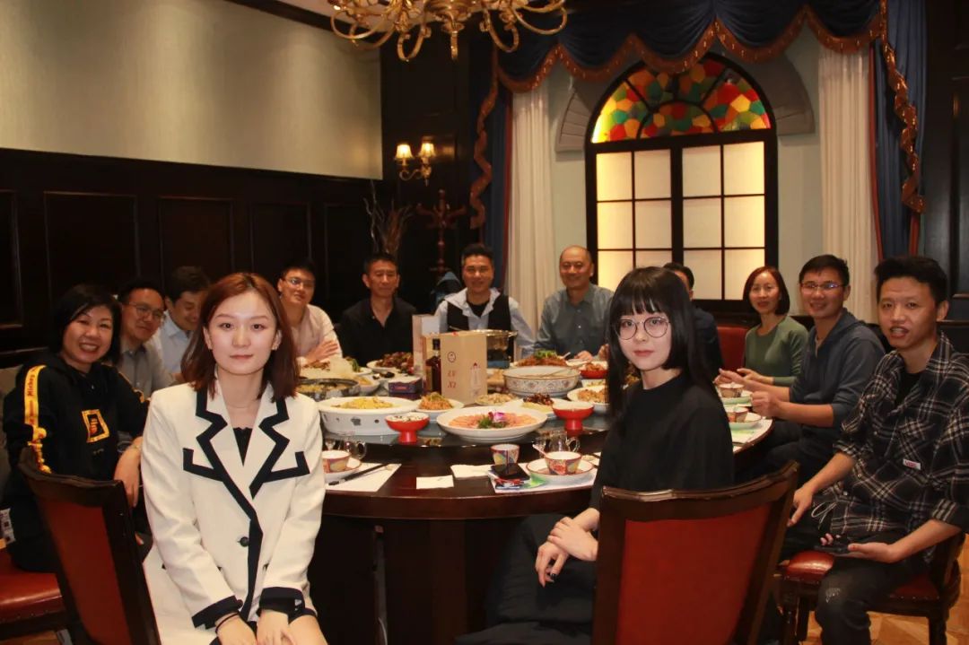 篮球怎么选适合自己的位置_篮球位置需要条件_篮球如何无球选位打球技巧