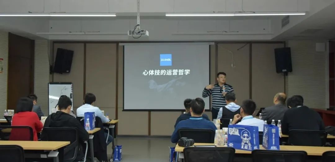 篮球位置需要条件_篮球如何无球选位打球技巧_篮球怎么选适合自己的位置