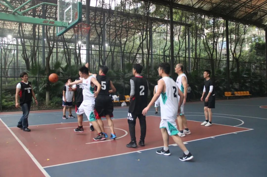 篮球位置需要条件_篮球如何无球选位打球技巧_篮球怎么选适合自己的位置