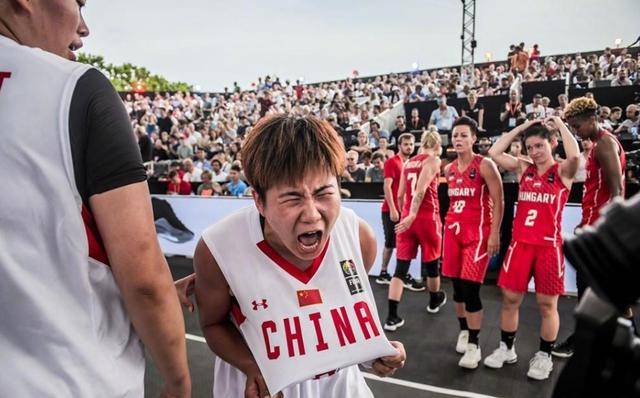 中国女篮世界杯征程：从四强到冠军，激情四