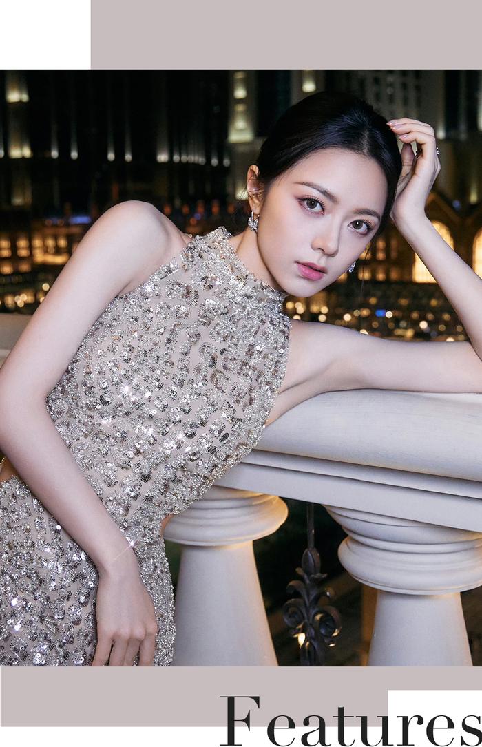 麦麦优雅钻光长裙惊艳亮相，瘦身健身秘诀大