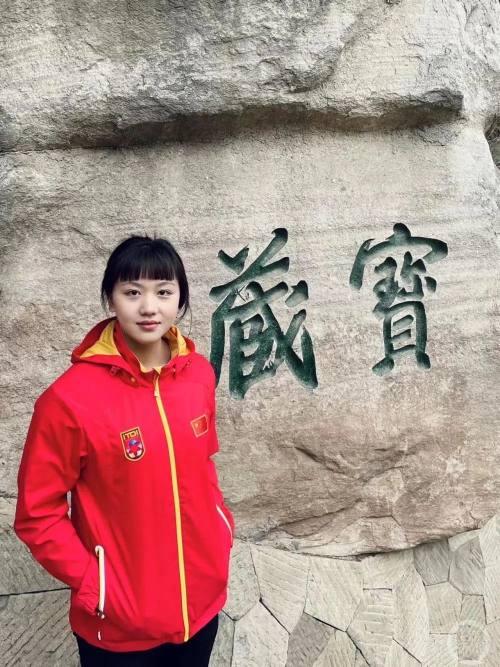 举重冠军女_女举重冠军秀肌肉_举重冠军的肌肉