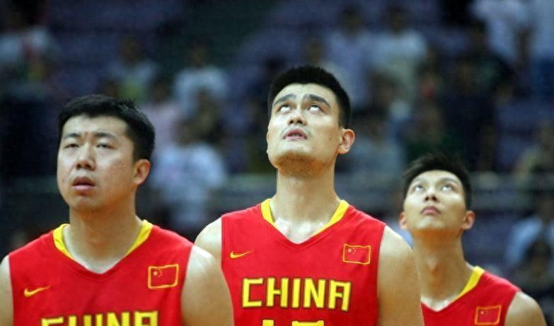 篮球内线几秒违例_篮球规则移动内线是什么意思_篮球内线移动规则是什么
