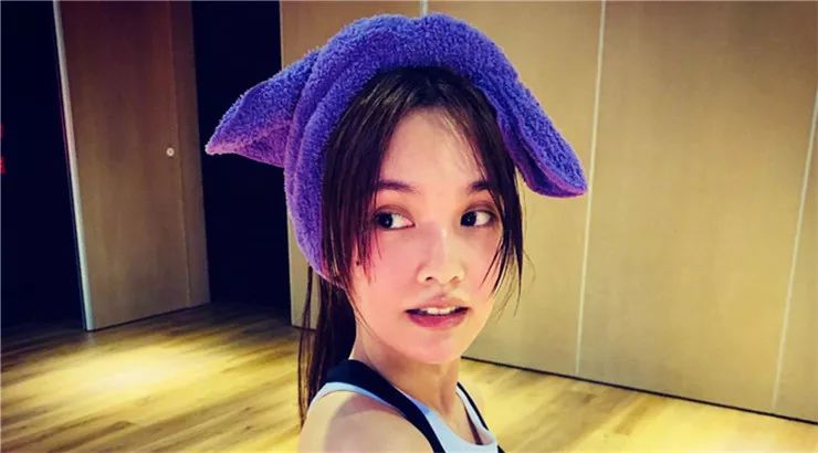 李荣浩杨丞琳订婚钻戒曝光，35岁杨丞琳驻